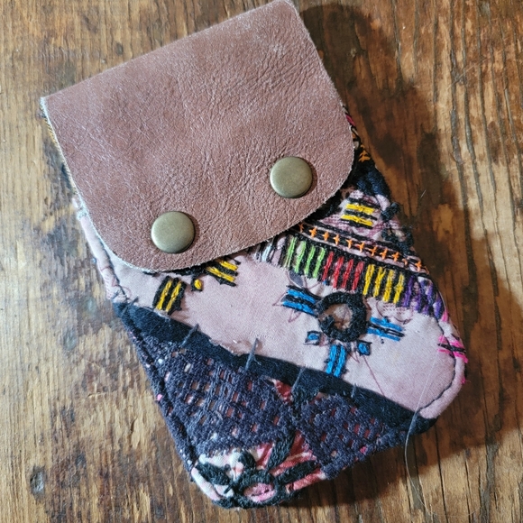 🌎👽 Free People Boho Embroidered Repurposed vtg banjara hippie Wallet card case - Picture 10 of 14